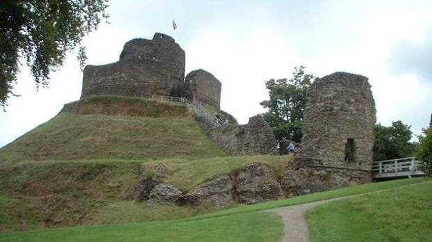 Замок Лаунсестон в Англии (фото)