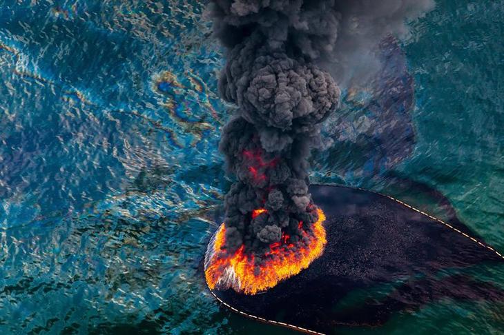 Пожар на нефтяной платформе в Мексиканском заливе, 2010 год.