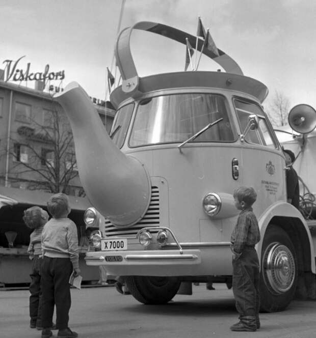 Кофейник, тюбик, пылесос: удивительные рекламные автомобили прошлого