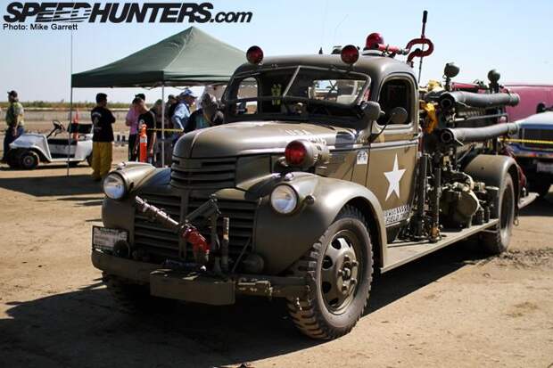 Hot-rod гонки на заброшенном аэродроме в Калифорнии (60 фото)