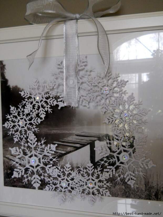 bathroom-decor-holy-christmas-bathroom-decorations-accessories-with-cutest-white-snowflakes-and-crystal-center-hanged-with-white-ribbon-christmas-bathroom-decorations-for-elegant-and-girly-accessories (525x700, 275Kb)