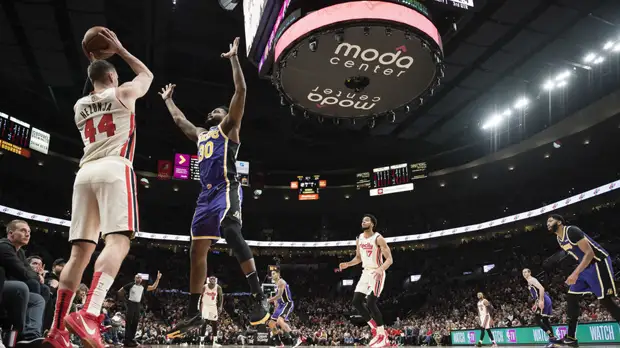 «Лейкерс» разгромил «Портленд» в НБА, Джеймс и Дэвис набрали 70 очков на двоих