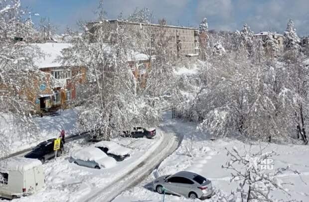Снегопад в Дегтярске: режим ЧС, закрытие школ и детсадов