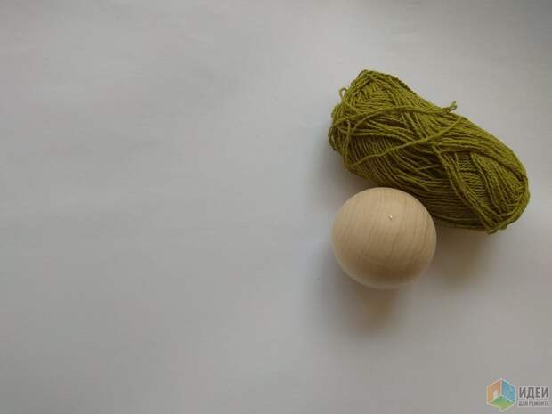 Деревянные шарики без проблем нашлись в близлежащем магазине рукоделия, диаметр 3 см.