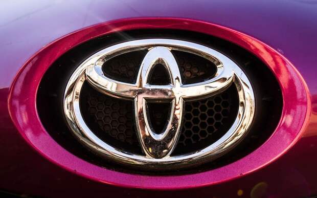 Недорогой и надежный минивэн Toyota для большой семьи теперь можно купить в РФ