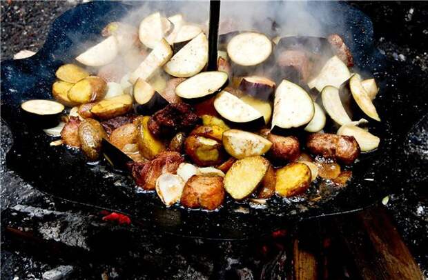 Походная тарелка Походная тарелка еда, костер, мясо, тарелка