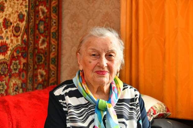 Елена Тимофеевна 43 года проработала на шарикоподшипниковом заводе / Фото: Денис Афанасьев