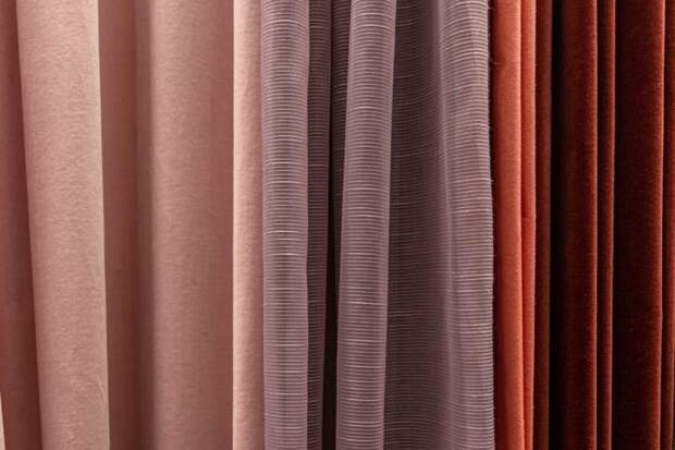 Как объединить в интерьере дерево, металл и ткань