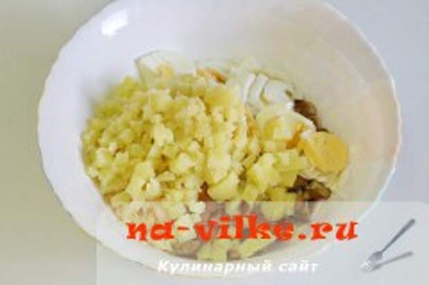 Вкусный и простой деревенский салат в домашних условиях