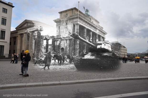 32 Берлин 1945-2010 Танк Ис-2 у Бранденбургских ворот.jpg