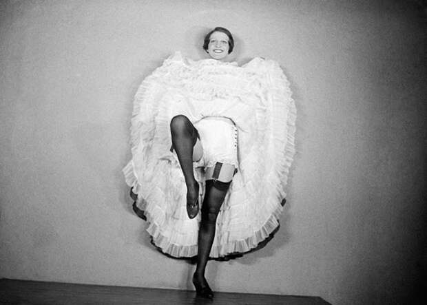 Фотосессия танцовщиц Мулен Руж. 1932г. Фотосессия танцовщиц Мулен Руж. 1932г.