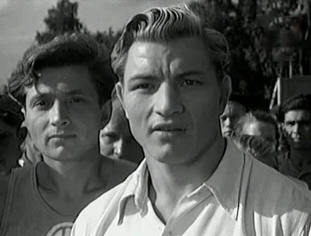 Чем зарабатывали на жизнь отечественные знаменитости до народной славы