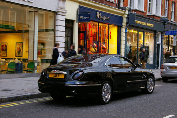Редкий и дорогой автомобиль Bentley Rapier