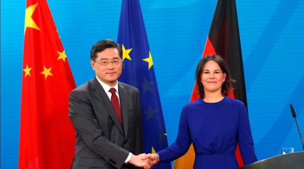 Мне кажется даже по улыбке госпожи Бербок всё понятно. Фото из откр. источников