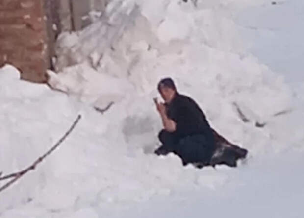 Странный мужчина с ружьем гнался за 10-летними школьницами в Новосибирске