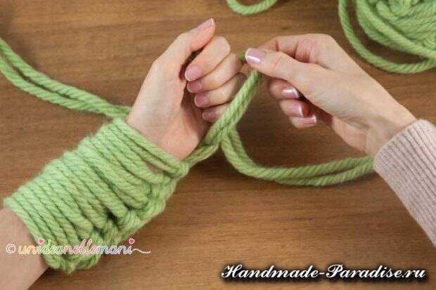 Вязание руками объемного шарфа (4)