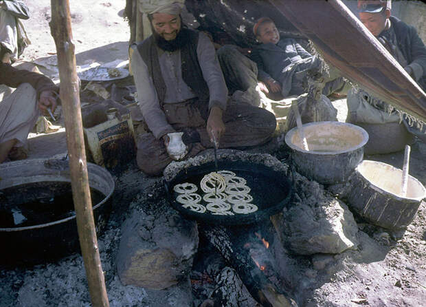 17. Приготовление десерта  афганистан, ретро, фотография