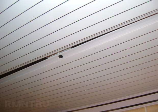 Как сделать потолок из пластиковых ПВХ панелей своими руками