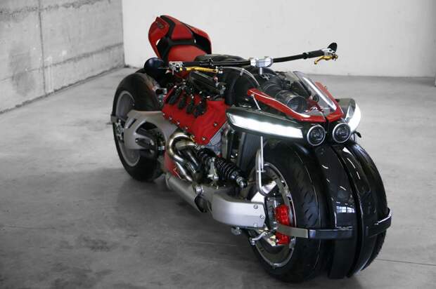 Мускул-байк Lazareth LM487 с мотором Maserati V8