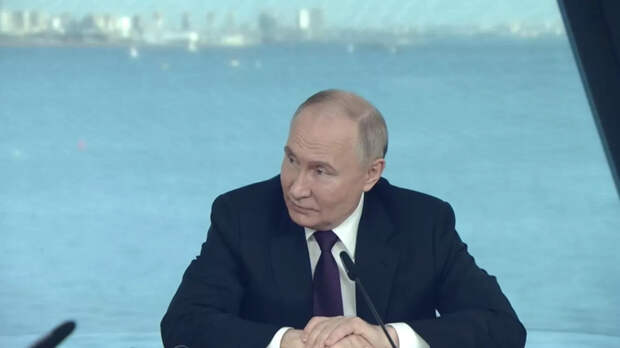 Путин: не понимаю, почему я должен стесняться посещать Курилы, это Россия