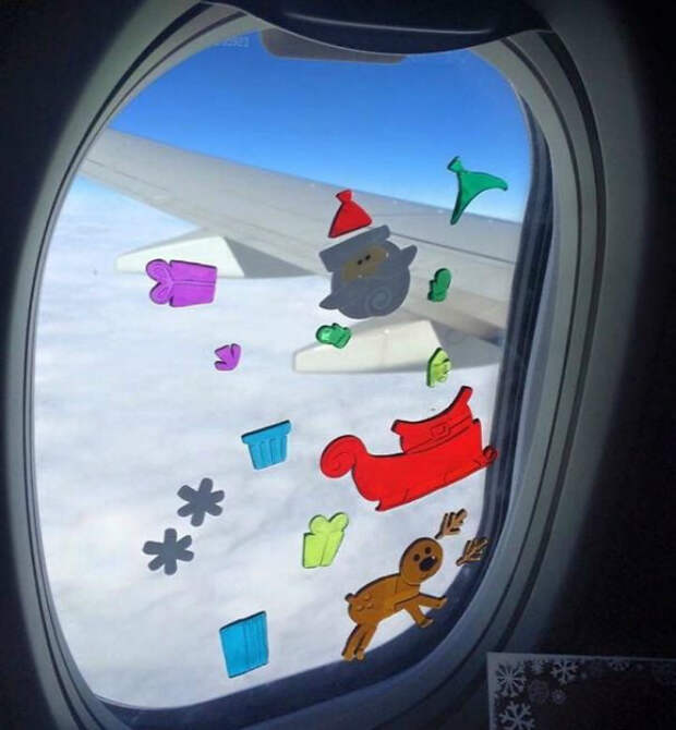 Спокойные игры в самолете. | Фото: Twizz.ru.