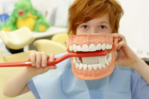 Стоматолог рассказал, чем опасны пропуски чистки зубов