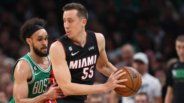 Duncan Robinson playing against the Celtics