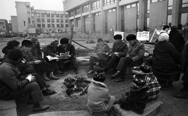 события возле вильнюсской телебашни 13 января 1991 года|Фото: грани.ру
