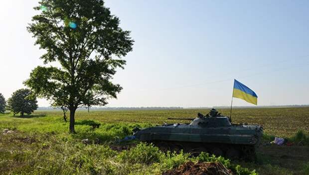 БМП на блок-посту Вооруженных сил Украины в Донецкой области. Архивное фото БМП на блок-посту Вооруженных сил Украины в Донецкой области. Архивное фото