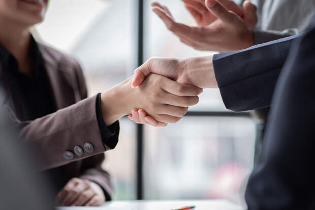 Юрист Кузнецов: работа в праздничные дни оплачивается в двойном размере