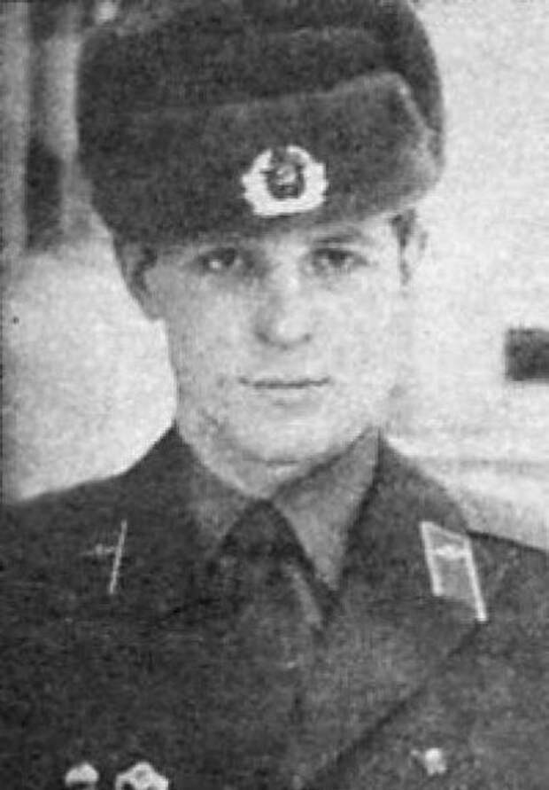 Знаменитости во время службы в армии (26 фото) Знаменитости во время службы в армии (26 фото)