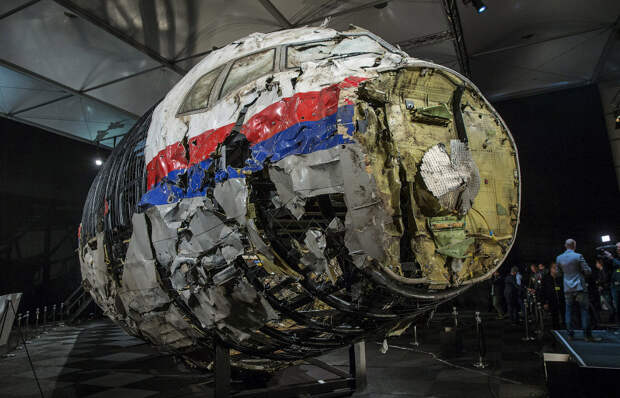 Рейс рейс MH17: останки лайнера Боинг 777 Рейс рейс MH17: останки лайнера Боинг 777