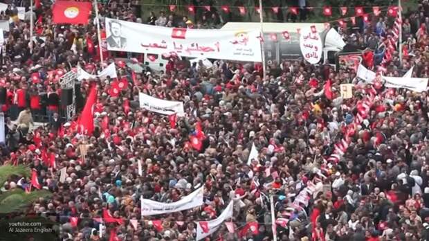 Западные СМИ пишут о еще одном шаге Туниса на пути к демократии