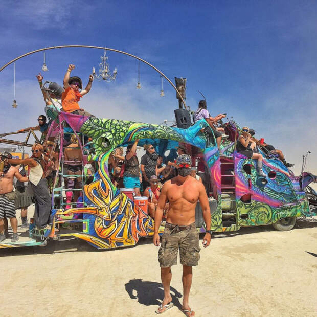 Передвижная скульптура Burning Man 2015