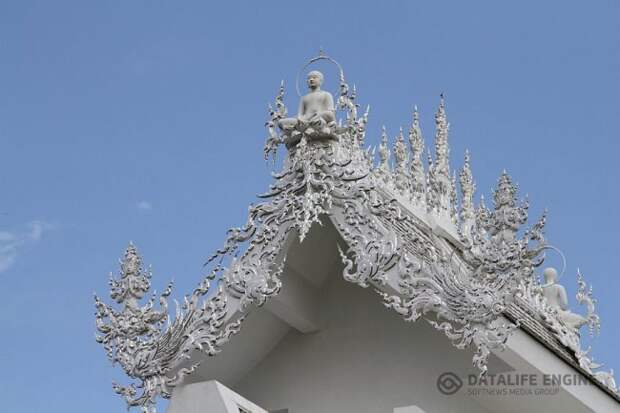 Храмовый комплекс Ват Ронг Кхун (Wat Rong Khun)  в Таиланде (20 фото)