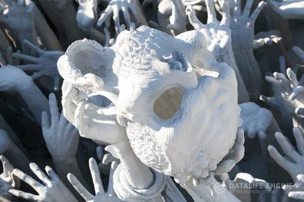 Храмовый комплекс Ват Ронг Кхун (Wat Rong Khun) в Таиланде (20 фото) Храмовый комплекс Ват Ронг Кхун (Wat Rong Khun) в Таиланде (20 фото)