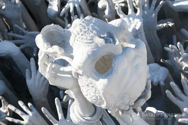 Храмовый комплекс Ват Ронг Кхун (Wat Rong Khun)  в Таиланде (20 фото)