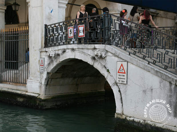Знаки «гондольного» движения в Венеции