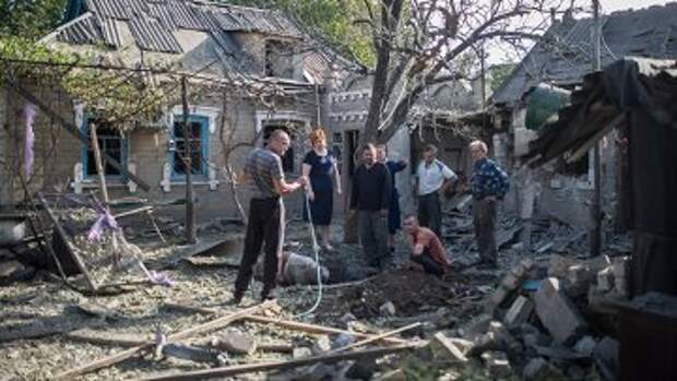 Последствия обстрела поселка Александровка в Донецкой области. Архивное фото