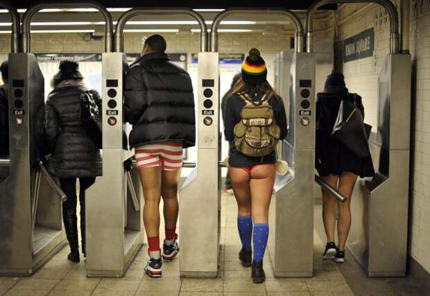 В метро без штанов: сегодня состоялся мировой флешмоб