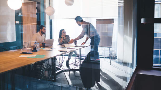 Эксперт Мурадян: за «нытье» уволить нельзя, но сотруднику могут занизить премию