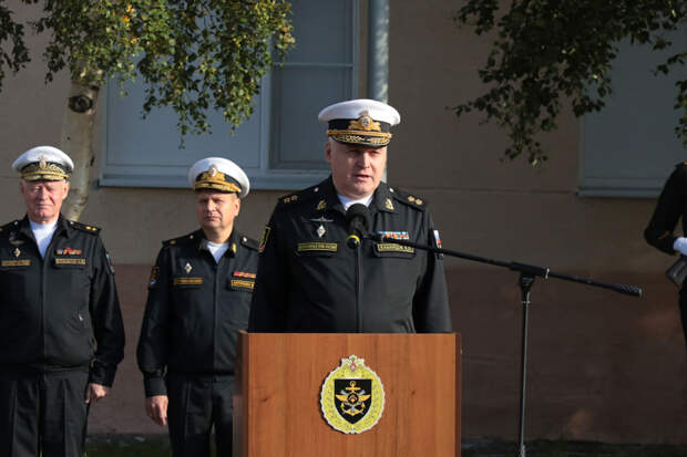 Командующий Северным флотом поздравил с 70-летием отдельный корабельный противолодочный вертолетный полк морской авиации СФ