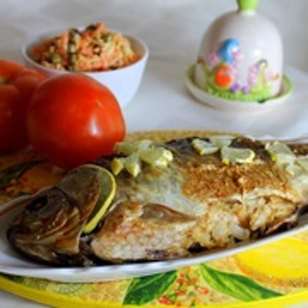 Запечённый карась с гречневыми хлопьями