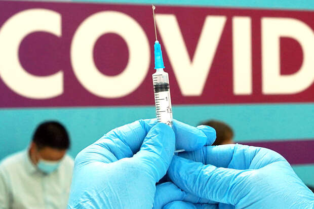 Гинцбург: Минздрав РФ зарегистрировал вакцину "Спутник V" с обновленным составом