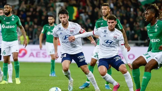 «Лион» продлил безвыигрышную серию в Лиге 1, проиграв «Сент-Этьену»