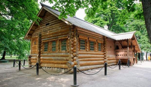 Деревянный домик Петра I отремонтируют в музее-заповеднике «Коломенское»