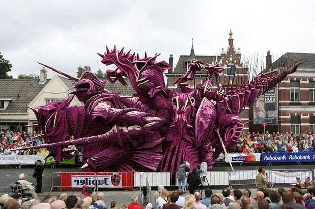Невероятные цветочные скульптуры на параде Bloemencorso Zundert (15)
