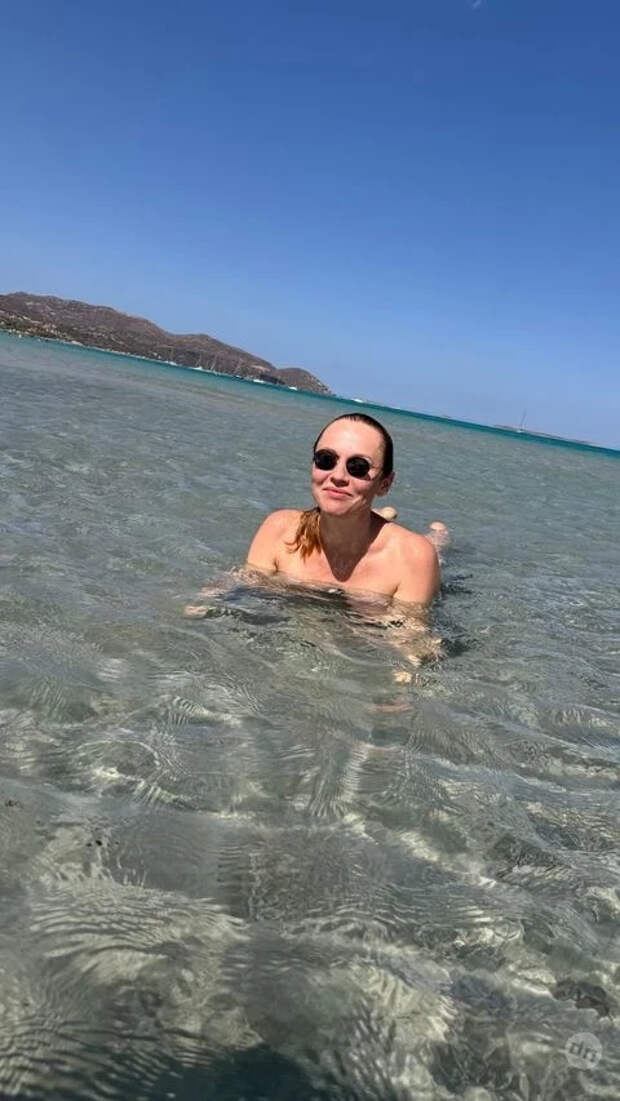Полуголая 45-летняя Альбина Джанабаева снялась лежа под водой
