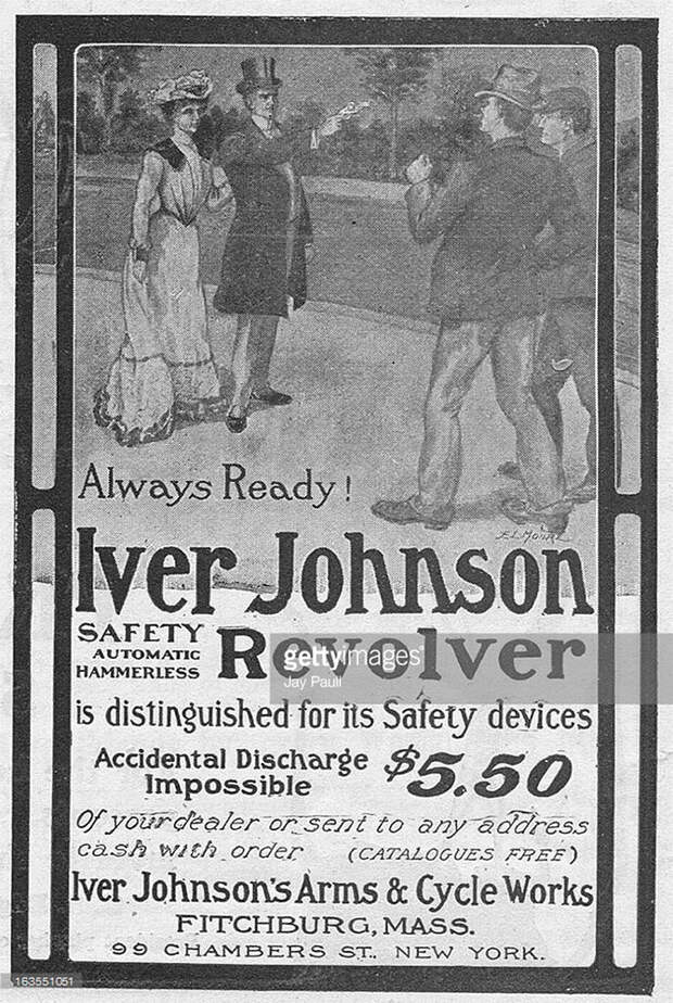 Реклама бескуркового револьвера Iver Johnson изображает пару, которая защищается от негодяя, Массачусетс, 1902. америка, история, реклама