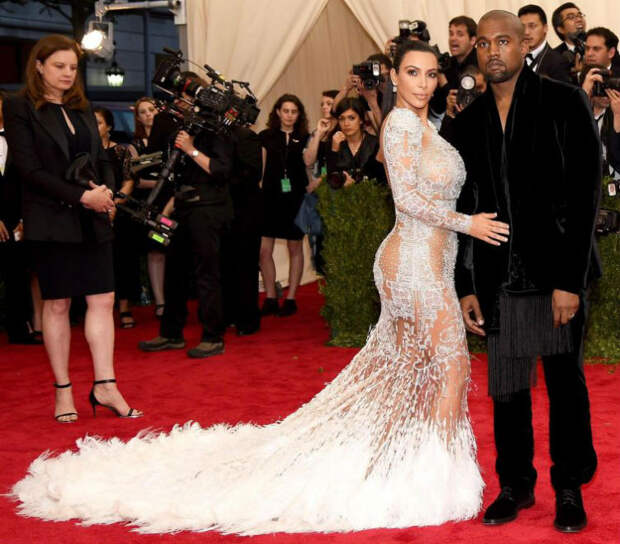 Ким Кардашьян на Met Gala 2015 история, платье